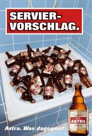 Erst das Bild schafft die Befriedigung. Der gesetzlich vorgeschriebene Hinweis "Serviervorschlag" auf Dosen, hier eiskalt abgewandelt. Idee Karl-Josef Pazzini